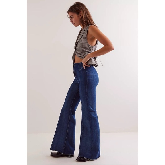 NWT Free People CRVY Wild Honey Denim Jeans Flare Mid Rise Dark Blue 29 Short - Picture 13 of 14